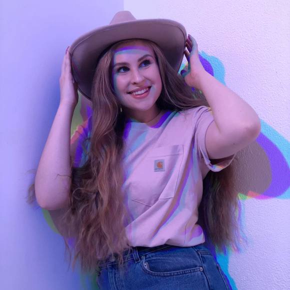 Meet your Posher, Erin - Picture 1 of 1